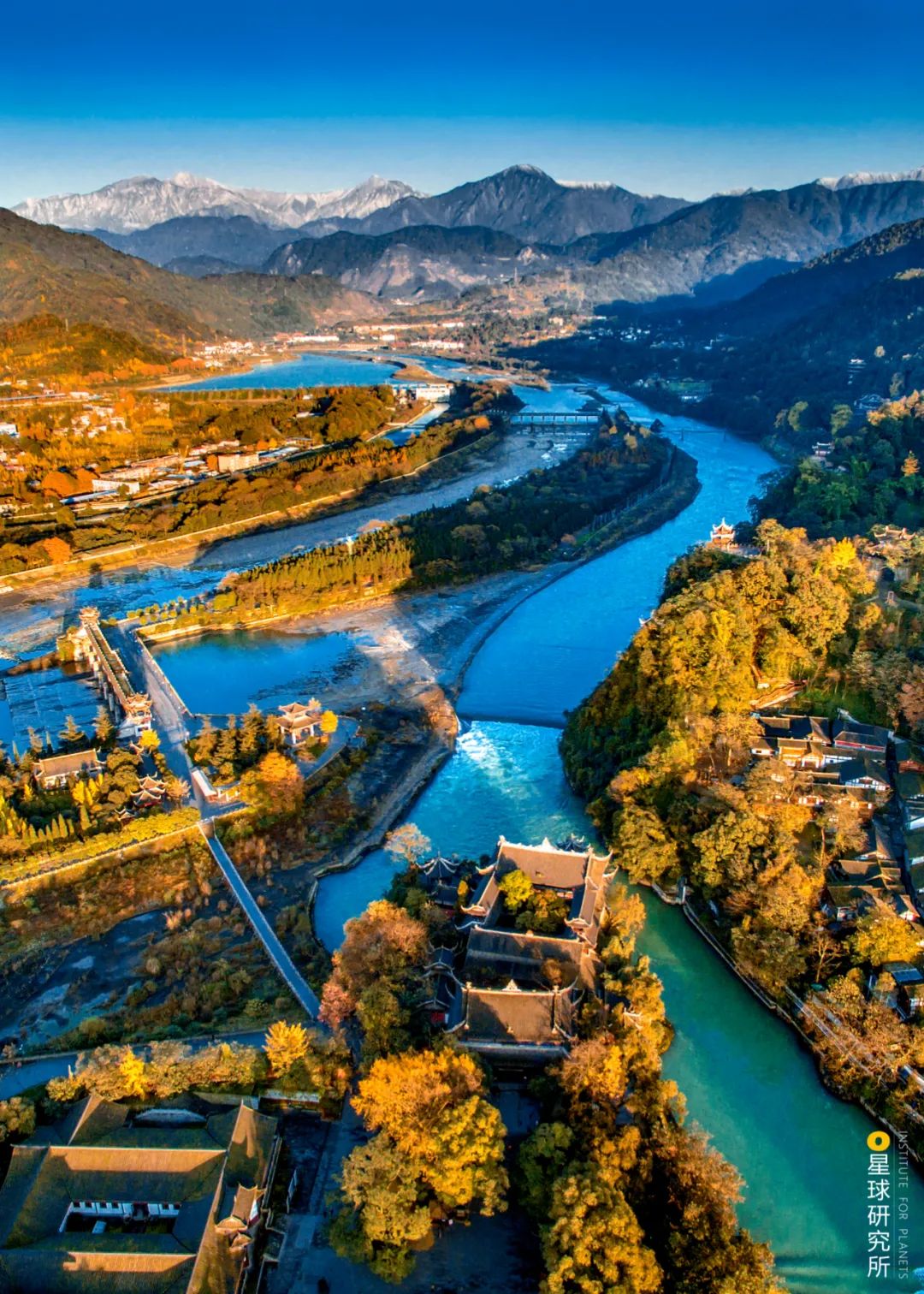 Dujiangyan Irrigation System daytime scene