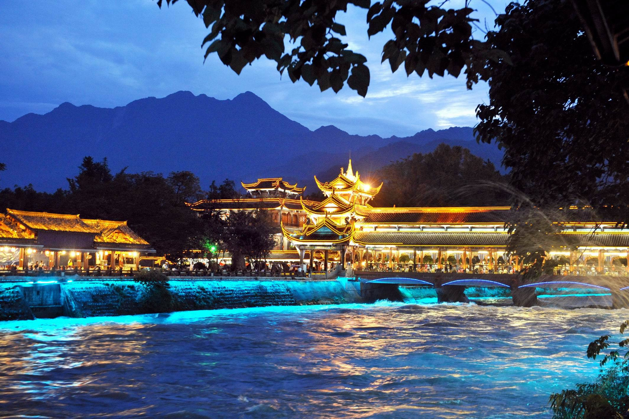 Qingcheng Mountain night scene