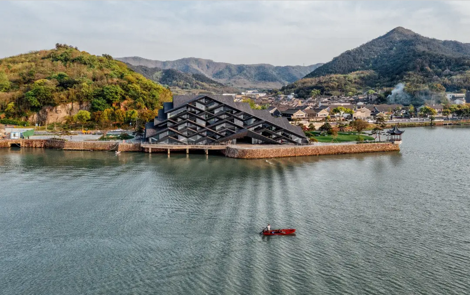 Dongqian Lake