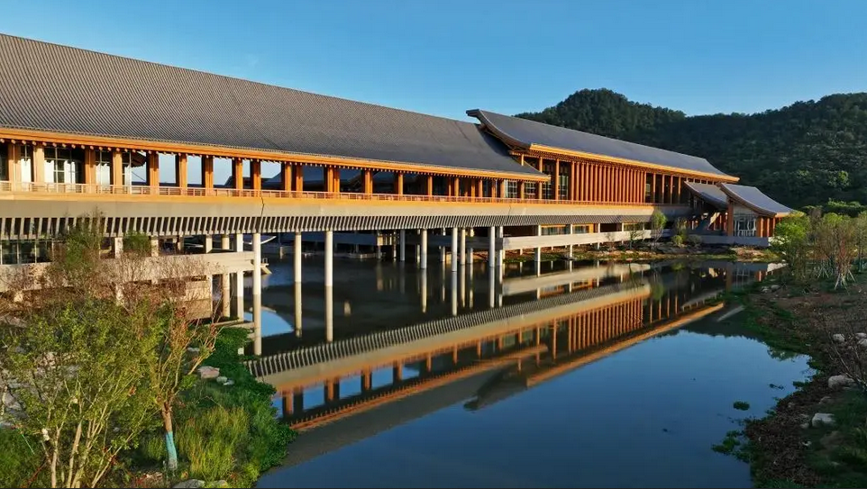 Dongqian Lake