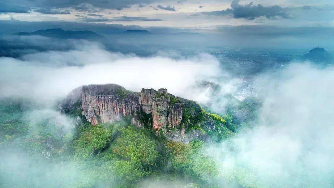 Shuangtong Mountain Scenic Area